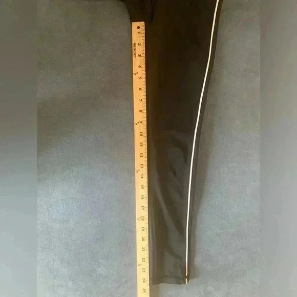 Woman’s Zyia Active High Rise Tummy Control Performance Workout Ankle Leggings - Picture 7 of 7